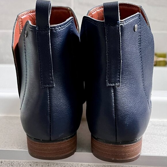 Matt & Nat Navy Blue Newman Vegan Leather Ankle Boot Size 6.5 (Chelsea Boot) - Picture 7 of 13